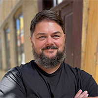 Bjørn kursist på grafisk design med AI hos Kursusfabrikken